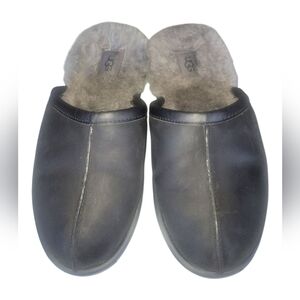 UGG Black Scuff Sheepskin Full Grain Leather Slippers Sz 8